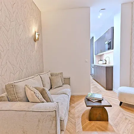 New Flat With Ac Porte Maillot Arc De Triomphe Appartamento Parigi